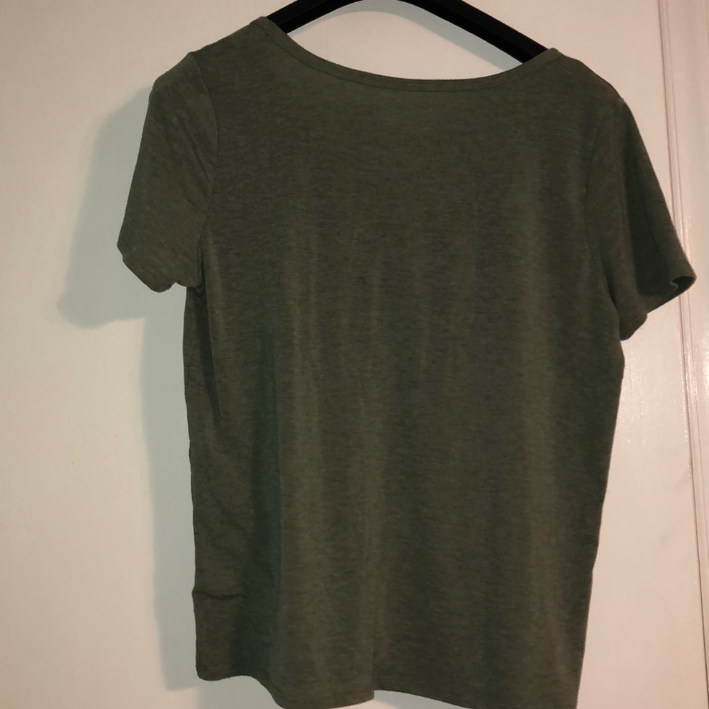 💗 V-neck tee - Picture 3 of 3